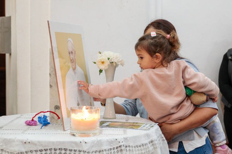 Misa en Pilar por el fallecimiento del Papa Francisco.
