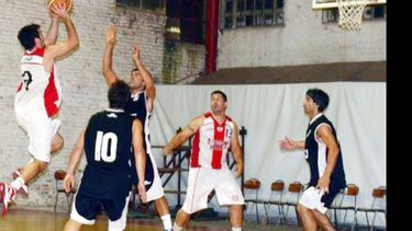 (El Norte de San Nicolás). Leandro Hasenauer (25 puntos) fue el único que pudo sostener el nivel en Santa Fe..