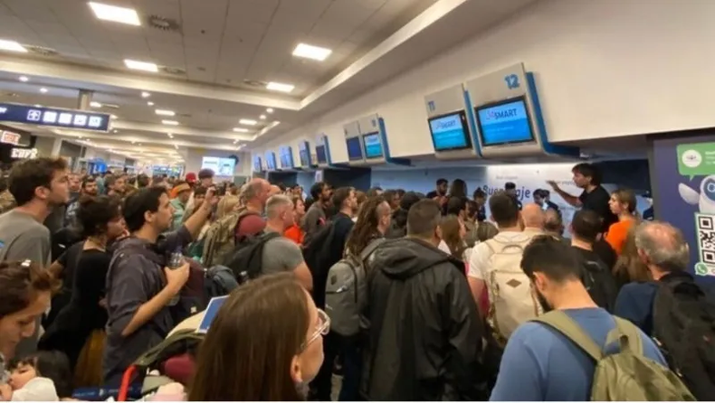 Más de 70 vuelos fueron demorados en el Aeroparque. (Crónica).