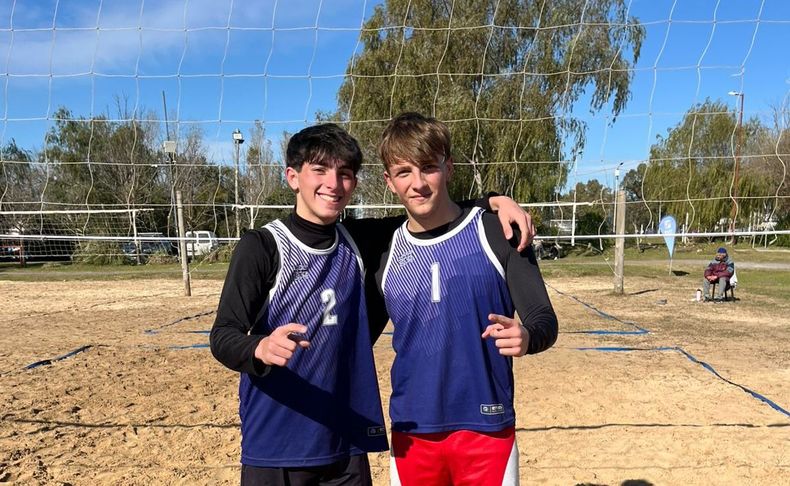 Los integrantes de la Sub 18 masculina de Muni Pilar.
