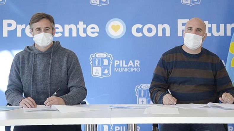 FIRMA. Achával y Fraschina sellaron el acuerdo para aplicar el programa..
