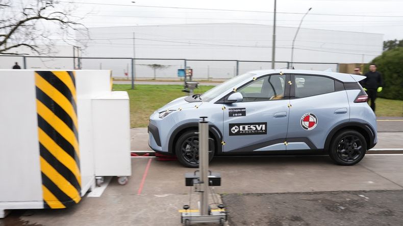 El testeo de CESVI fue hecho sobre el BYD Dolphin Mini EV GS.