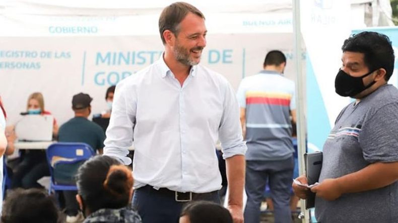 RISAS. Laurent recorrió el puesto móvil que estuvo en Manuel Alberti..