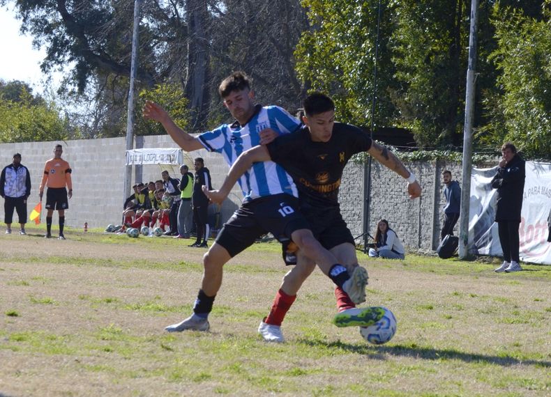 ATAQUE. Lucas Romero, de Atlético, sería titular este sábado en Berisso.
