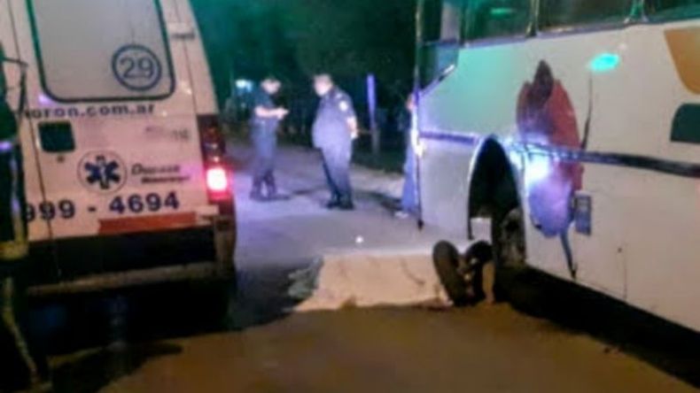 El motociclista de 38 años murió en el acto..