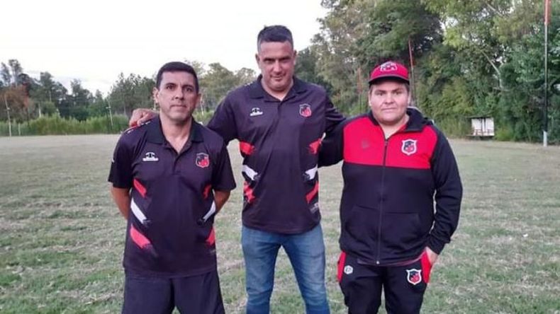 DT. Quintana junto a sus ayudantes Walter Gauna y Lucas Sachi..
