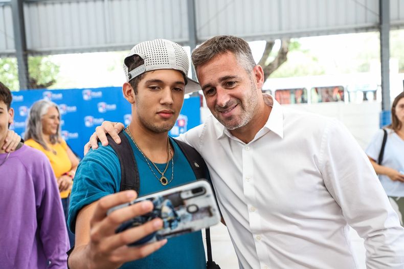 ESFUERZO Y PREMIO. Se tramitan becas y viajes gratis para estudiantes.