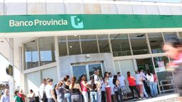 Las demoras en el Banco Provincia del centro pilarense se han agudizado en los últimos meses. .