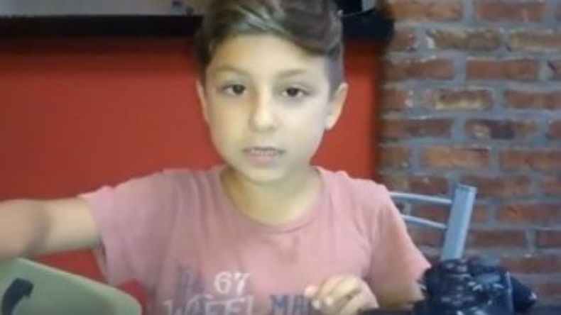 Tobías, en el video que grabó ofreciendo la recompensa..