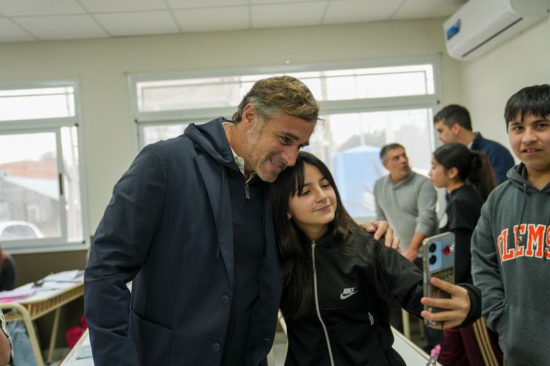 El intendente Federico Achával recorrió este miércoles las nuevas aulas de la Escuela N° 40 de Manuel Alberti.&nbsp;