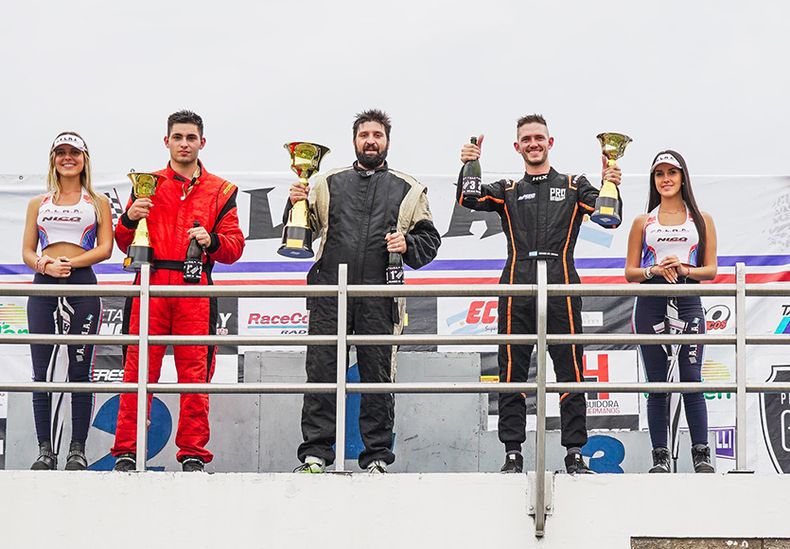 PODIO. Sami Rafu (izq.) se posiciona 2º en el campeonato de la Clase 3.