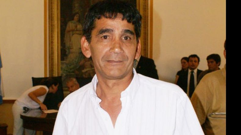 Luis Molina espera que el intendente anuncie la entrega del “incentivo”..
