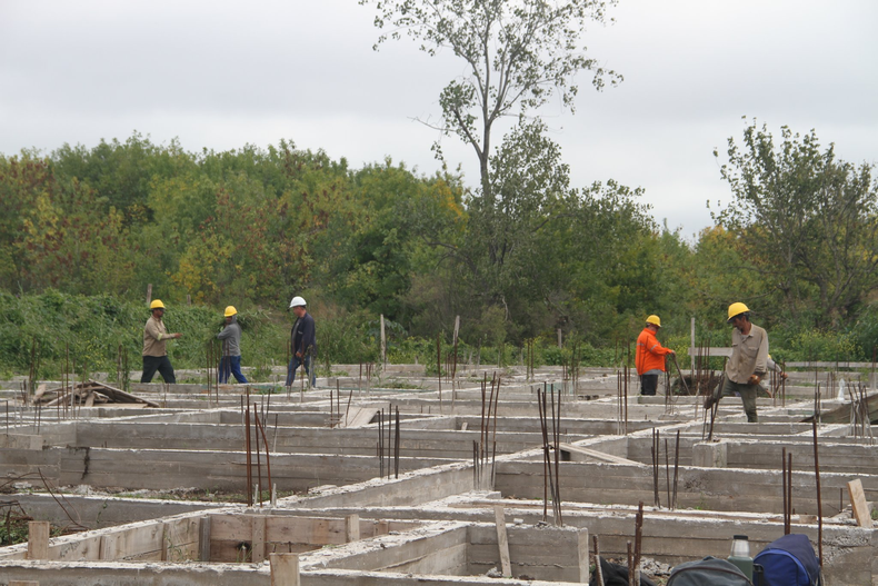 Así avanza la obra de viviendas en Villa Rosa.