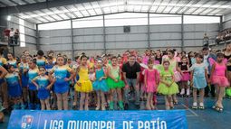 ESCUELA MUNICIPAL. Achával participó del show de la Escuela Municipal con las chicas. ESCUELA MUNICIPAL. Achával participó del show de la Escuela Municipal con las chicas.