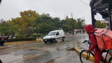 NO PARAN. Los repartidores a la orden del día. .