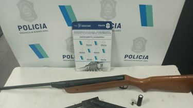 El allanamiento se realizó en el domicilio del acusado, en la localidad de Luis Lagomarsino.&nbsp;