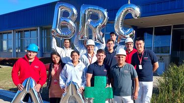 FESTEJO. El equipo de Minerva Foods Pilar celebró el logro obtenido. &nbsp;
