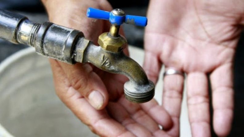 NI UNA GOTA. Con el calor, se agudizan los reclamos por falta de agua..