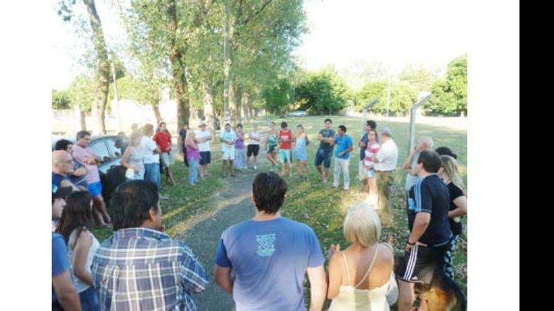 Desde principios de año, los vecinos se reúnen en busca de soluciones a la seguidilla de robos violentos..