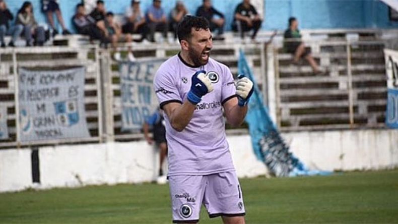 EMOCIÓN. Adasme grita su gol, el de la victoria de Real Pilar. (FOTO: PRENSA REAL PILAR)..