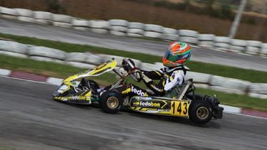 Colapinto, volando bajo en el kartódromo de Zárate..
