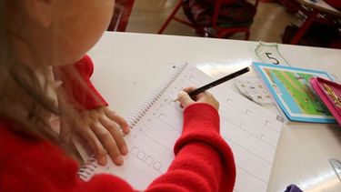 CUENTAS. Las cuotas de los colegios privados se suman a los aumentos. .