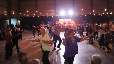 una noche de pena en tu barrio llega a villa rosa