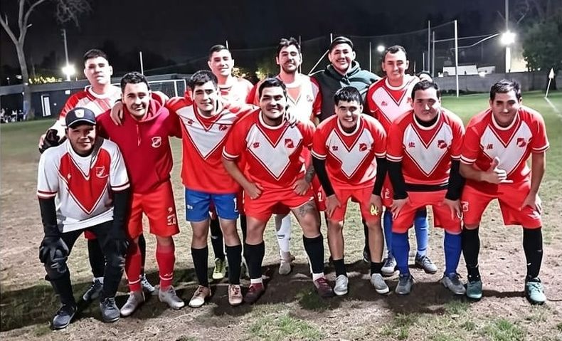 La formación de Sportivo Pilar que lidera la Copa Pilar.