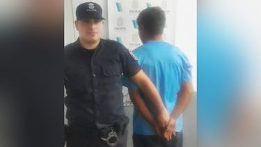 robo elementos de un barrio cerrado en construccion y fue detenido