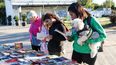 ¡Jueves literario en el Paseo Toro! Vivimos una nueva edición de nuestro ciclo #CompartiendoLetras, junto a las familias que disfrutaron la tarde en este nuevo espacio público de Presidente Derqui. En cada encuentro, realizamos intercambio comunitario de libros. Podés traer uno que ya leíste y llevarte otro que elijas. Subsecretaría de Cultura Pilar.