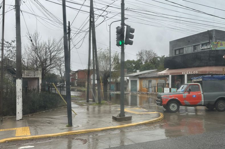 En Pilar cayeron 53 milímetros de agua en poco tiempo.