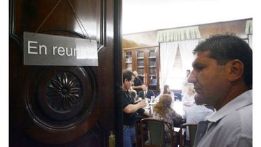 “EN REUNIÓN”. Con tiempo, se inician las negociaciones salariales..