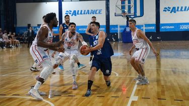 Atlético Pilar en defensa con Dishon Lowery y Jonatan Treise.