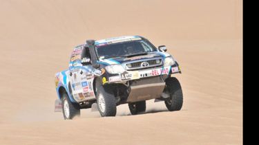Roberto Naivirt rompió el embrague en la 2ª Etapa. Ayer luchaba por completar el tramo Pisco-Nazca..