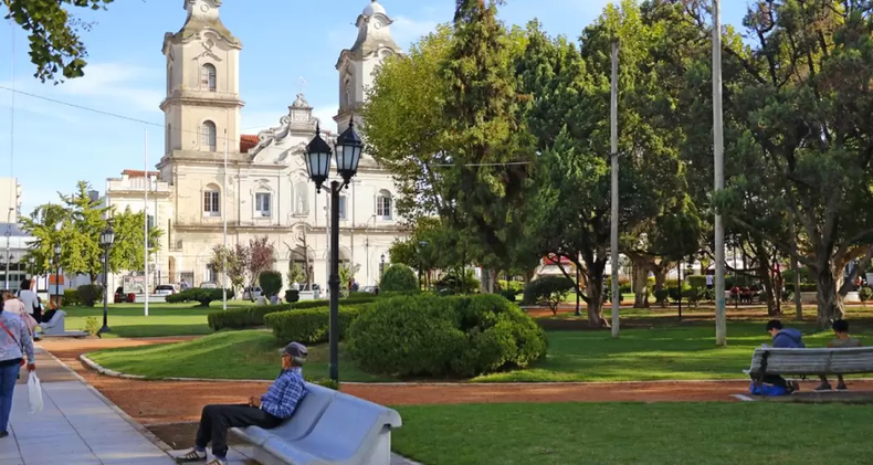 El Servicio Meteorológico Nacional anticipa una jornada con una temperatura máxima de 26°C en Pilar. El domingo volverán las tormentas.