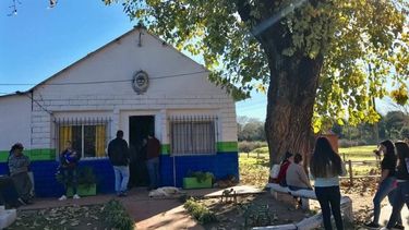 Por la tarde, vecinos se autoconvocaron en el destacamento (foto Vecinos de Zelaya Unidos)..