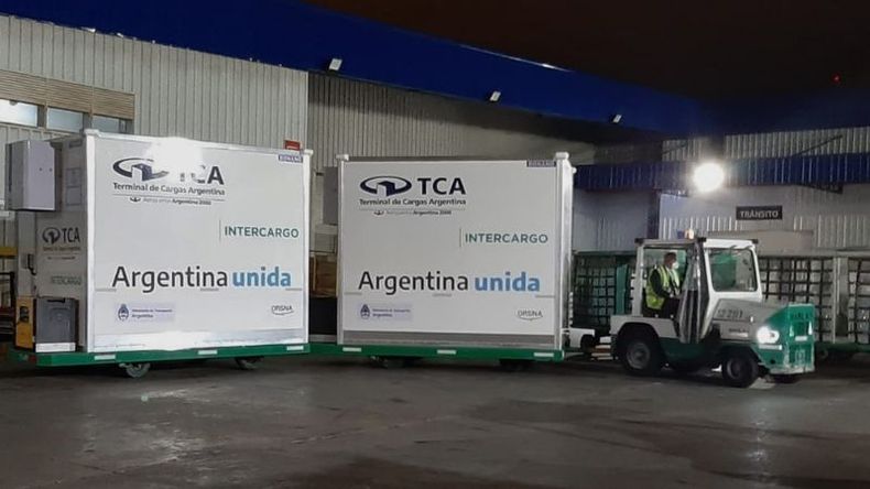 Las vacunas son producidas por el laboratorio Serum Institute de la India y desarrolladas por la Universidad de Oxford y AstraZeneca..