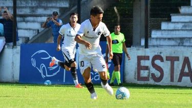 PELOTA DOMINADA. “Ya estamos con la cabeza en este Reducido”, destacó Chambi..