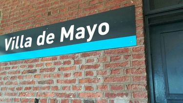 Estación Villa de Mayo. Pedí para entrar al baño y me dijeron que no. Pedí libro de quejas y me cerraron la puerta de la oficina de auxiliares en la cara. Ese es el servicio que dan cuando sacás boleto y viajás como ganado en el furgón. Ese jefe de auxiliares deja mucho que desear. Dirán que les rompí la puerta y es cierto, pero estoy harta de que nos traten como cualquier cosa. Ferchu..