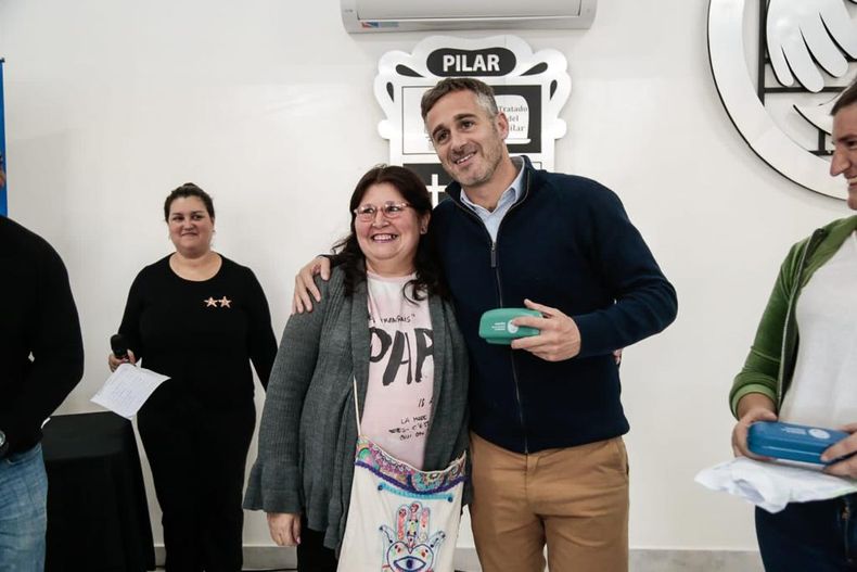 ANTEOJOS. Achával participó de la actividad con los vecinos. &nbsp;