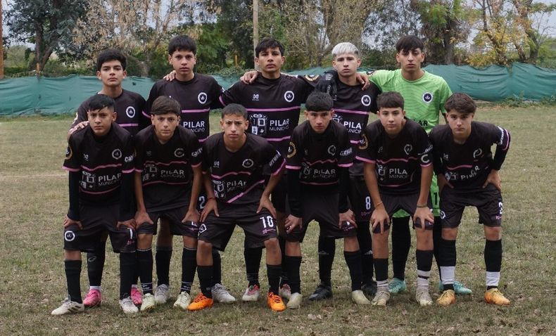 EQUIPO. La Octava División de Real Pilar se despachó con un 8-2 ante Muñiz.