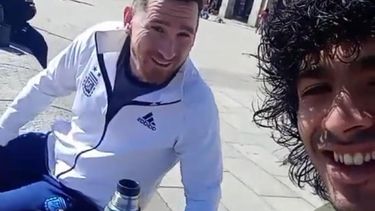 Martín Lovatto. El doble de Messi compartió unos mates con su par, el doble de Diego Maradona.&nbsp;