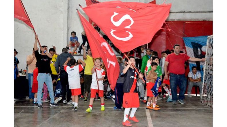 ESTRENO: Las banderas desplegadas y parte de las nuevas tribunas..