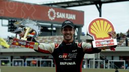 Matías Rossi y su festejo en el Desafío de las Estrellas del Turismo Carretera.