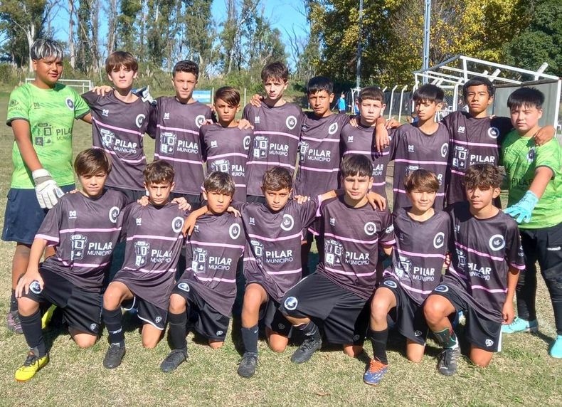 EQUIPO. La 2012 de Real Pilar cerró la 1ª etapa goleando 15-1 a Villas Unidas.
