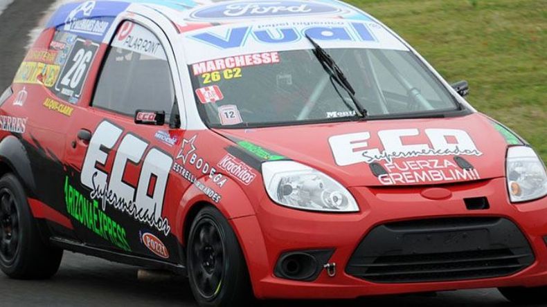 MÁQUINA. El Ford Ka de Chelo, que este año lucirá el número 12..