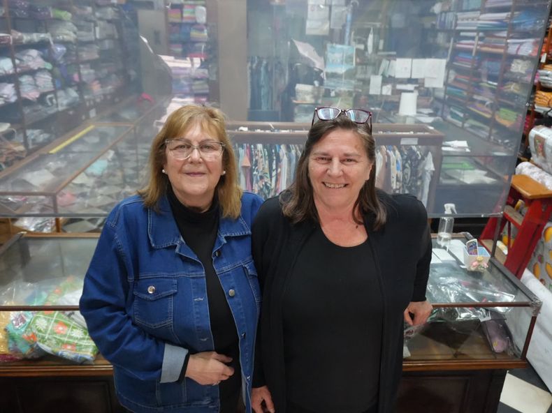 ELBA Y MARISA. Nietas de los fundadores, hoy continúan el legado de un comercio que lleva 75 años en Pilar.&nbsp;