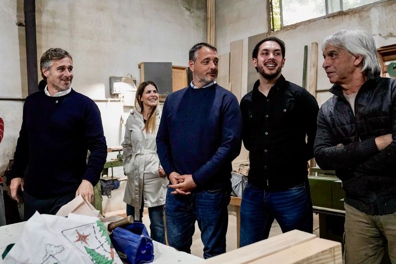RECORRIDA. Achával, Laurent y Peralta dialogaron con estudiantes y docentes.