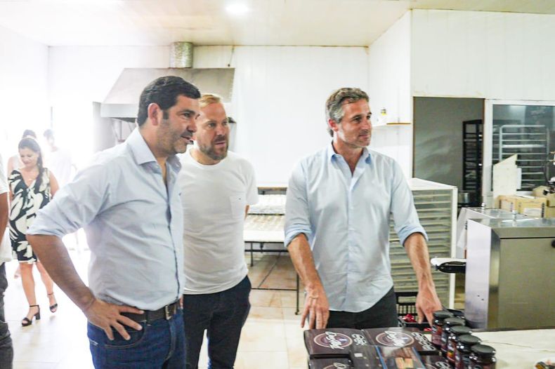 VISITA Achval en una fbrica de alfajores durante su ltima gira