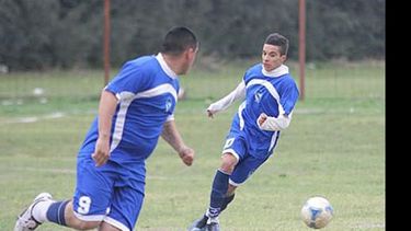Goleador con futuro. El juvenil Leo Ibarra es la principal carta de ataque que tiene Unión de Del Viso..
